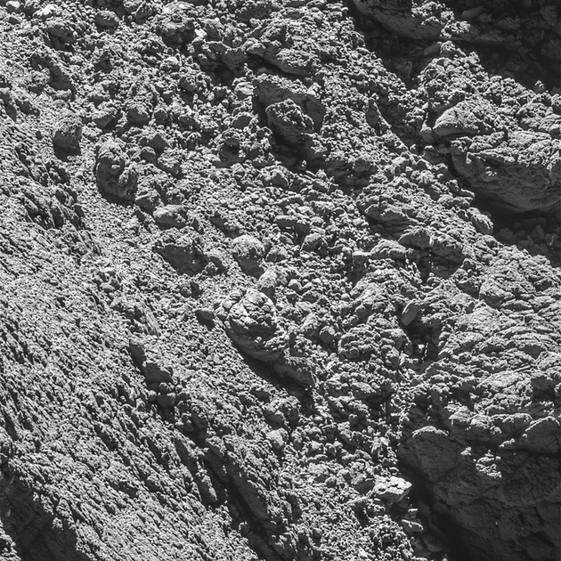 9月2日，OSIRIS窄角相机设备拍摄的菲莱着陆区图像，你能找到这台小小的着陆器吗？