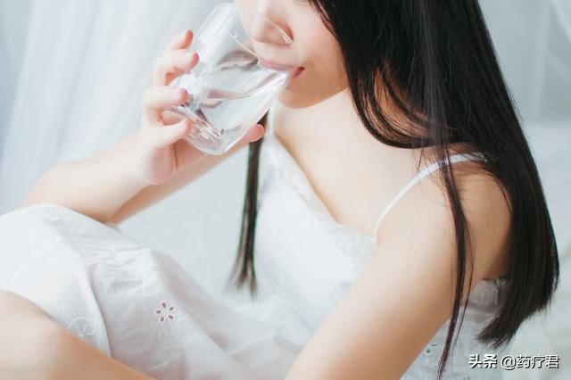 女孩子经常喝水，皮肤就一定能变好吗？真相来了