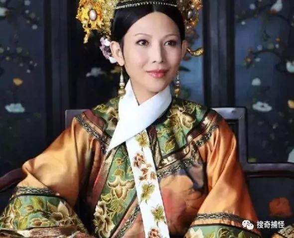 清朝宫女脖子上为何挂上一条白绢？不是为了保暖，是为了方便皇帝