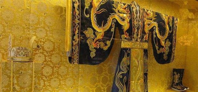 古代皇帝龙袍禁止用水清洗，那臭了怎么办？贫穷限制了我的想象力
